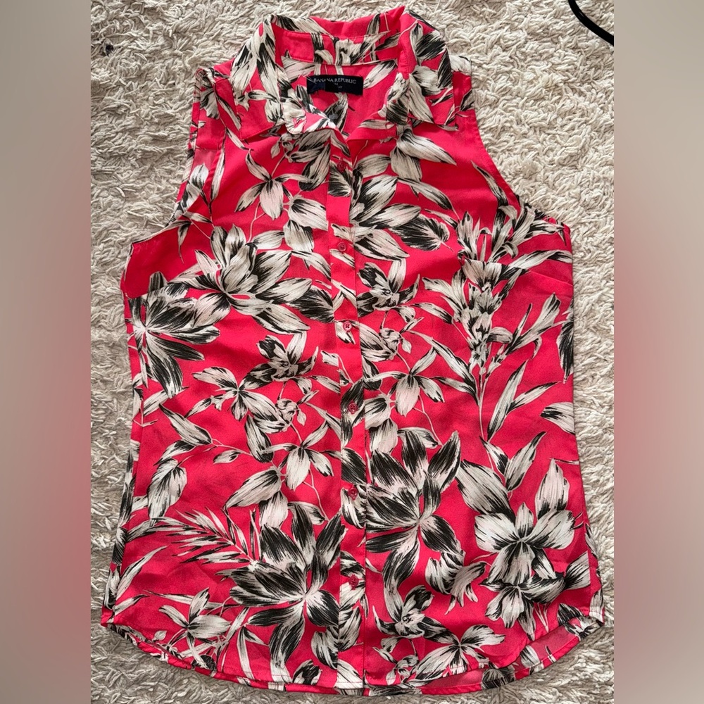 BANANA REPUBLIC pink red floral sleeveless classic fit button front shirt top XS